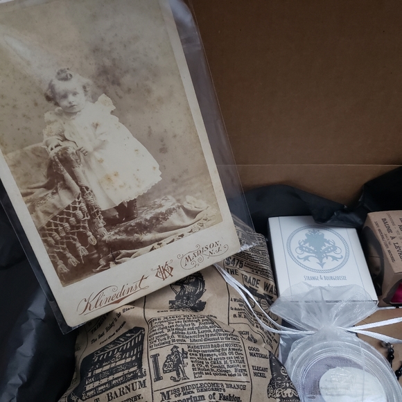 Antiques&Oddities Mystery Boxes - Picture 3 of 8